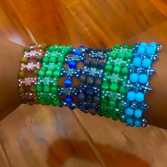 SIX NEW BOHEMIAN BEADED BRACELETS - Picture 3 of 5